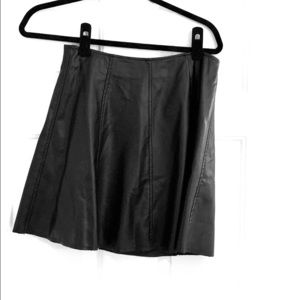 Lucy Paris black skirt w/ zipper closure. Size M